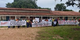 Comunidade Juari protesta contra fechamento de escolas rurais em Pequizeiro